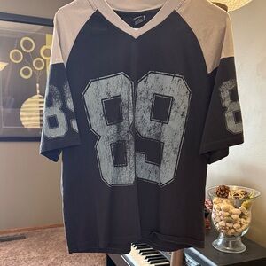 Urban Outfitters Vintage Number 89 Tee in Black and Tan